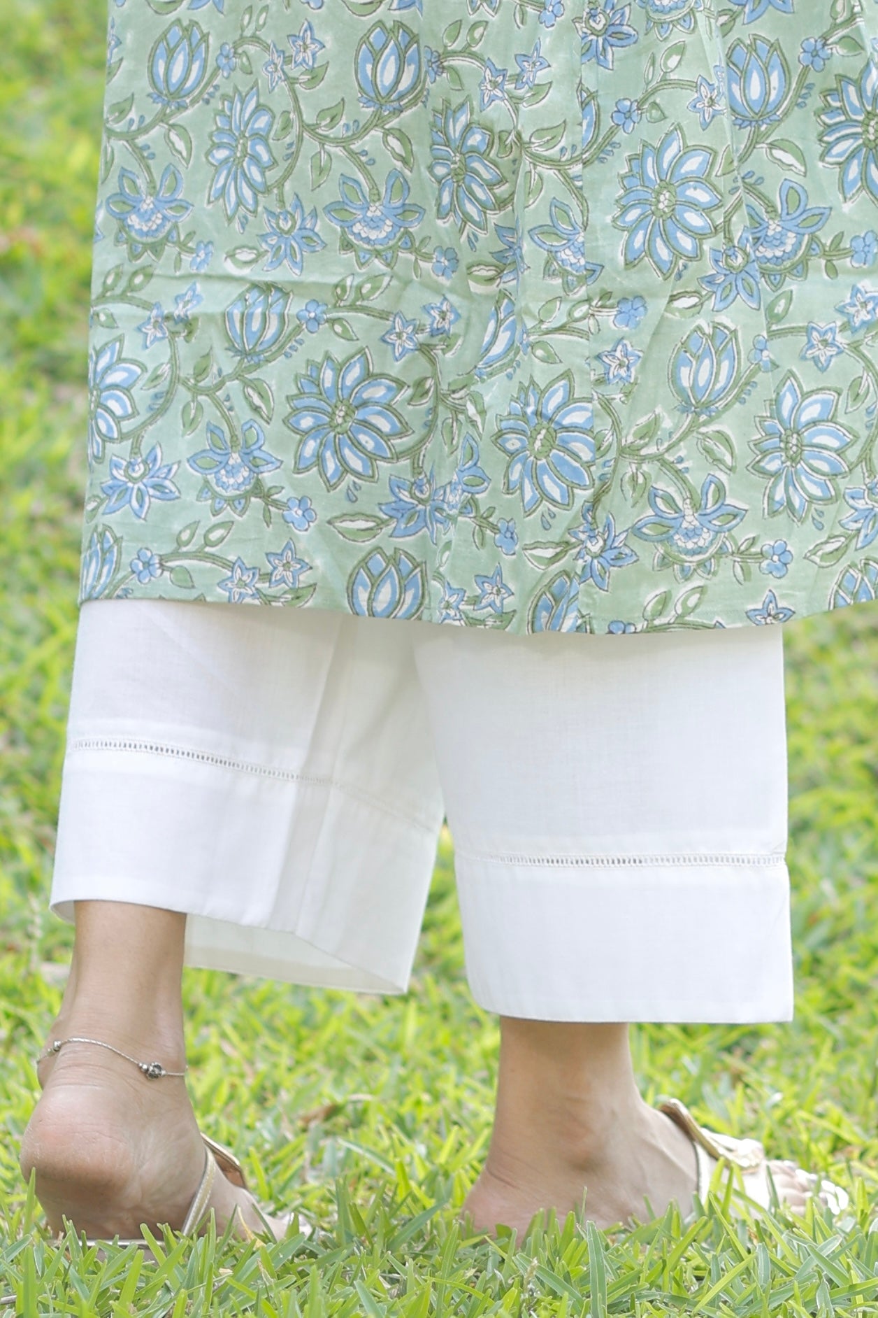 Classic Premium Cotton off-white pants
